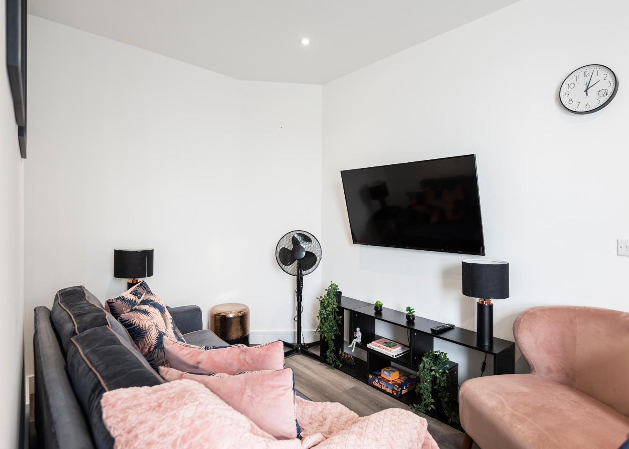 ベリーCozy Vibes Refined 2Br Flatアパートメント エクステリア 写真